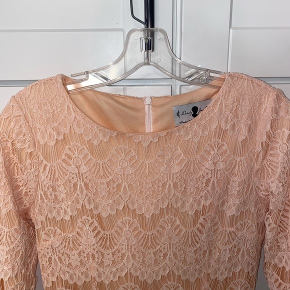 Blush pink lace dress - Picture 3 of 5